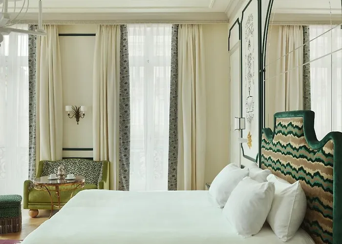 Otel L'aventure Paris